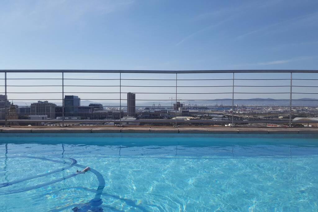 Four Seasons 818- Spacious Cbd Studio - Onsite Parking, Gym & Rooftop Pool Apartment Cape Town Ngoại thất bức ảnh