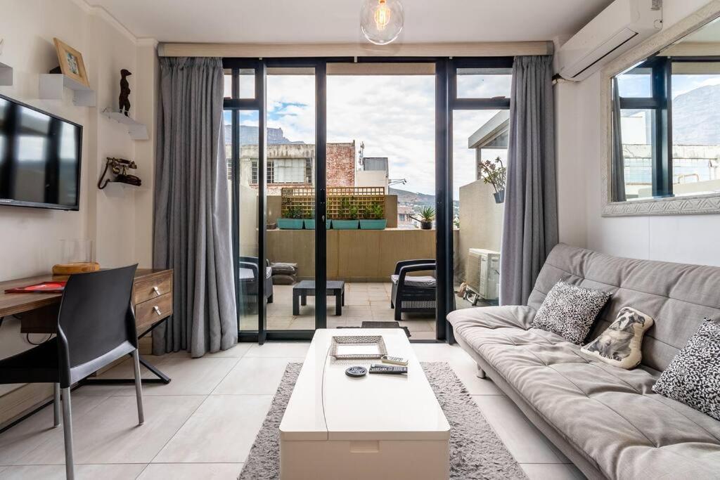 Four Seasons 818- Spacious Cbd Studio - Onsite Parking, Gym & Rooftop Pool Apartment Cape Town Ngoại thất bức ảnh